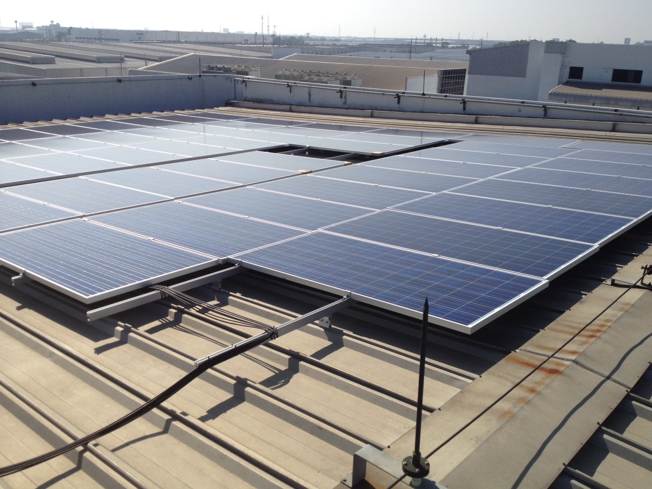 Wsporniki do montażu paneli słonecznych Rozwiązanie dachowe z regulacją nachylenia Wsporniki montażowe do paneli słonecznych Rozwiązanie dachowe z regulacją nachylenia
