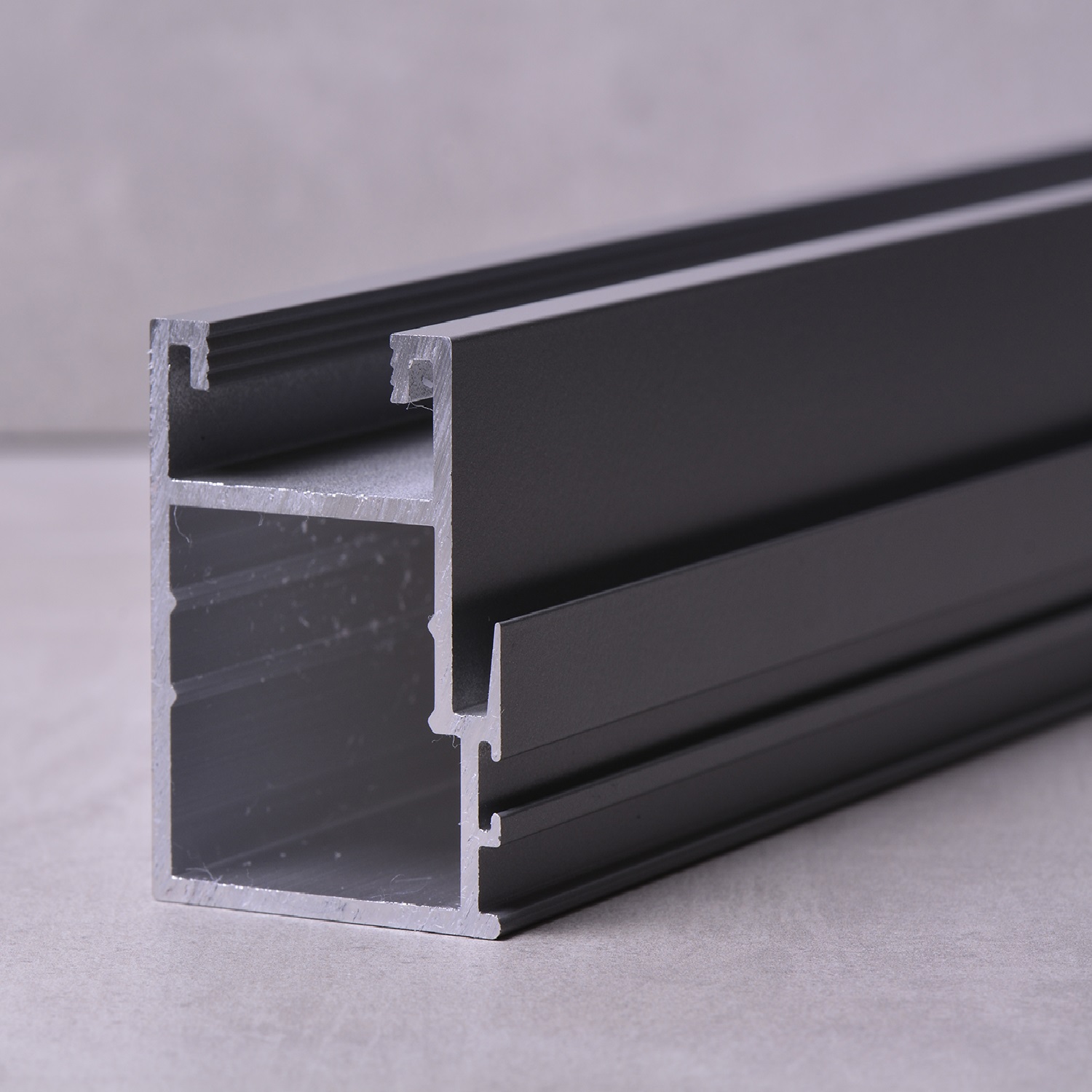 Aluminiowy profil okienny z powłoką proszkową PVDF
