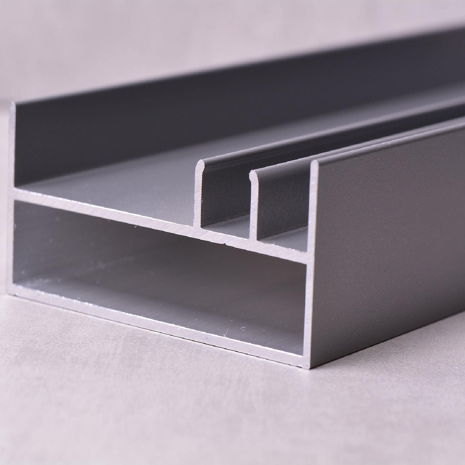 Profile okien przesuwnych z aluminiową ramą Profile aluminiowe
