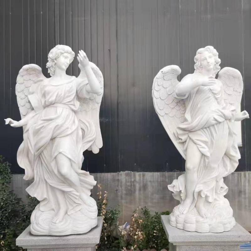 Marmurowa statua anioła kobiety
