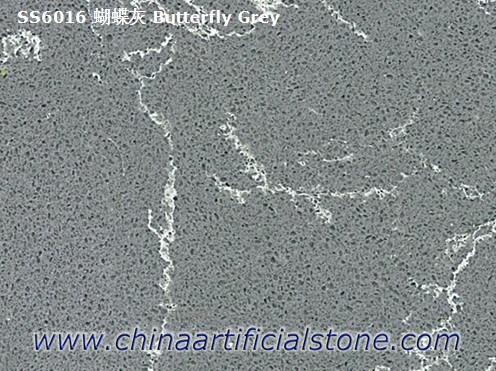 Szary Carrara Grey z białymi żyłkami kwarcowymi płytami
