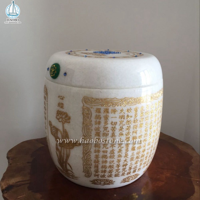 Jadeitowa rzeźbiona urna do kremacji w stylu azjatyckim
