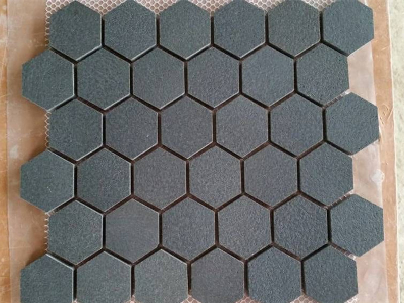 Czarna mozaika bazaltowa sześciokątna mozaika kamienna mozaika

