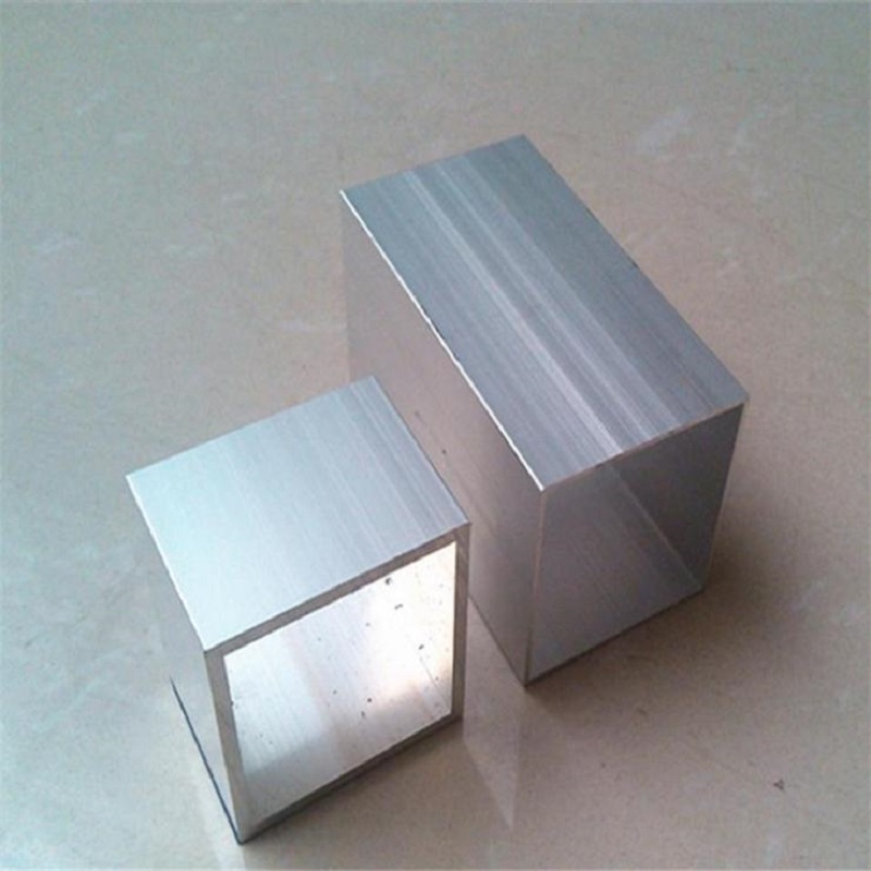 Chiński producent aluminium dostarczający aluminiowe profile okienne i drzwiowe na rynek kameruński
