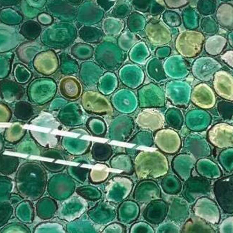Płyta z zielonego agatu skomponowana z płytką szklaną
