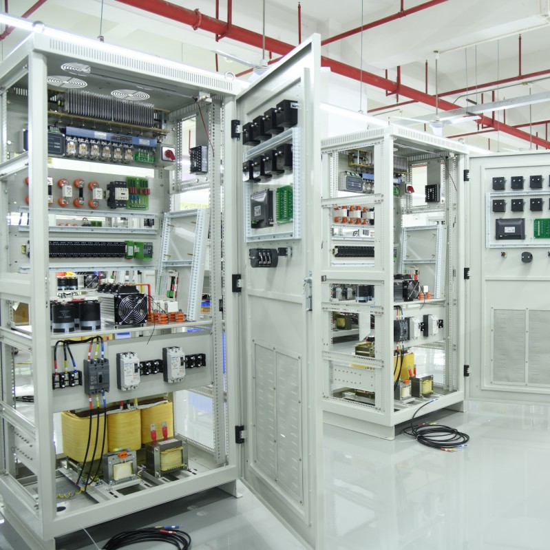 Wyświetlacz przycisków Przemysłowa ładowarka akumulatorów serii uXcel do podstacji i elektrowni (DC UPS)
