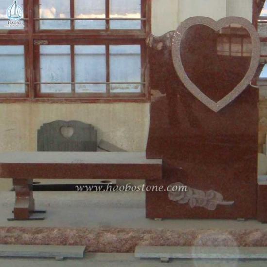 Ławka z rzeźbionym pomnikiem w kształcie serca z czerwonego granitu w stylu europejskim

