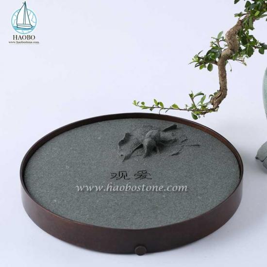 Chiny Szara granitowa okrągła taca na herbatę z rzeźbionym kamieniem w kształcie owada
